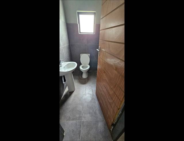 Industrial property to rent in MOOIFONTEIN 225-IQ